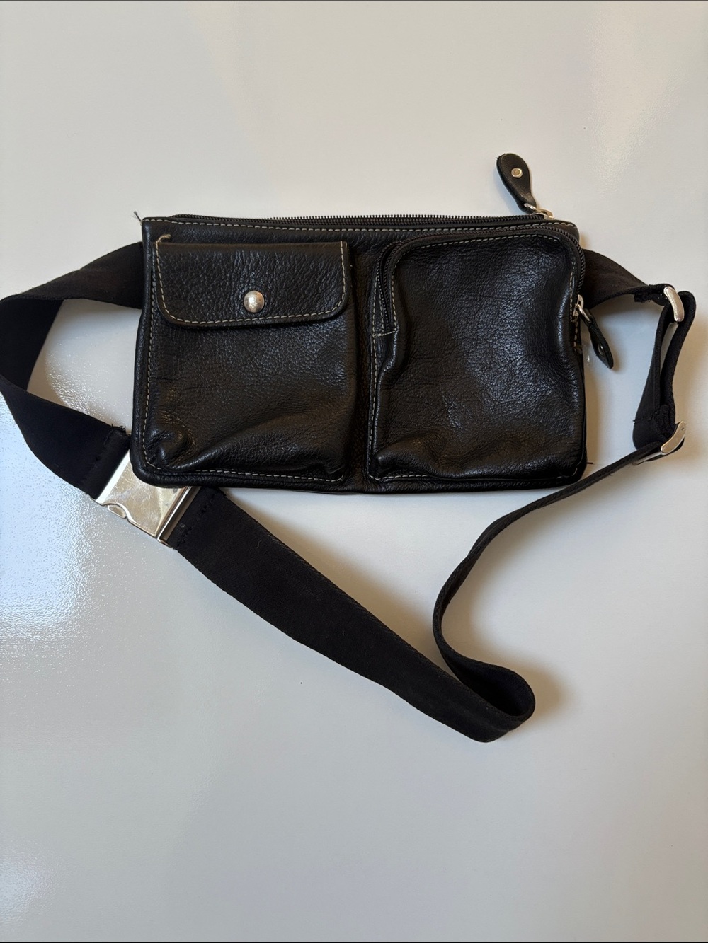 Roots Leather Village Pack